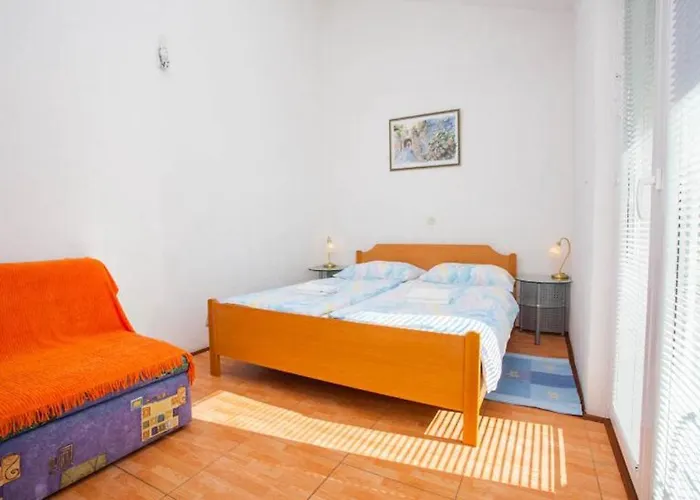 Lägenhet With Parking Space - 6729