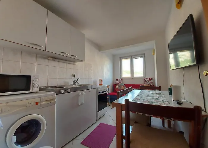 Lägenhet With Parking Space - 6729